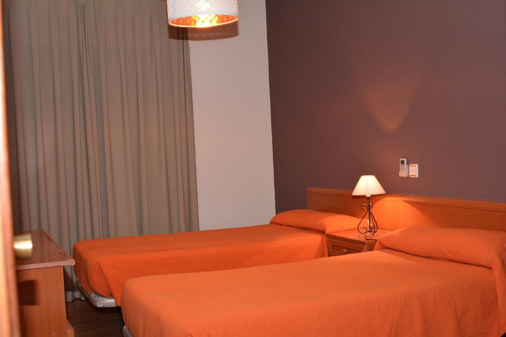 Hostal Gastrobar Carmelo Villarejo de Salvanés Zewnętrze zdjęcie